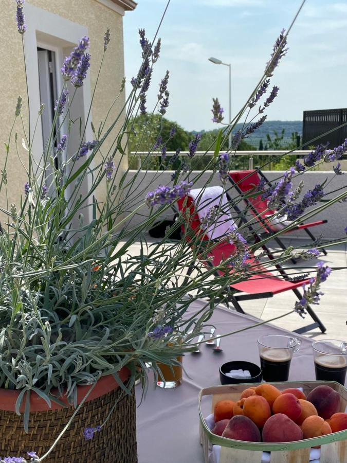 Val des Bruyères: Pézenas Gîte with Terrace and Private Parking Neffies Exterior photo