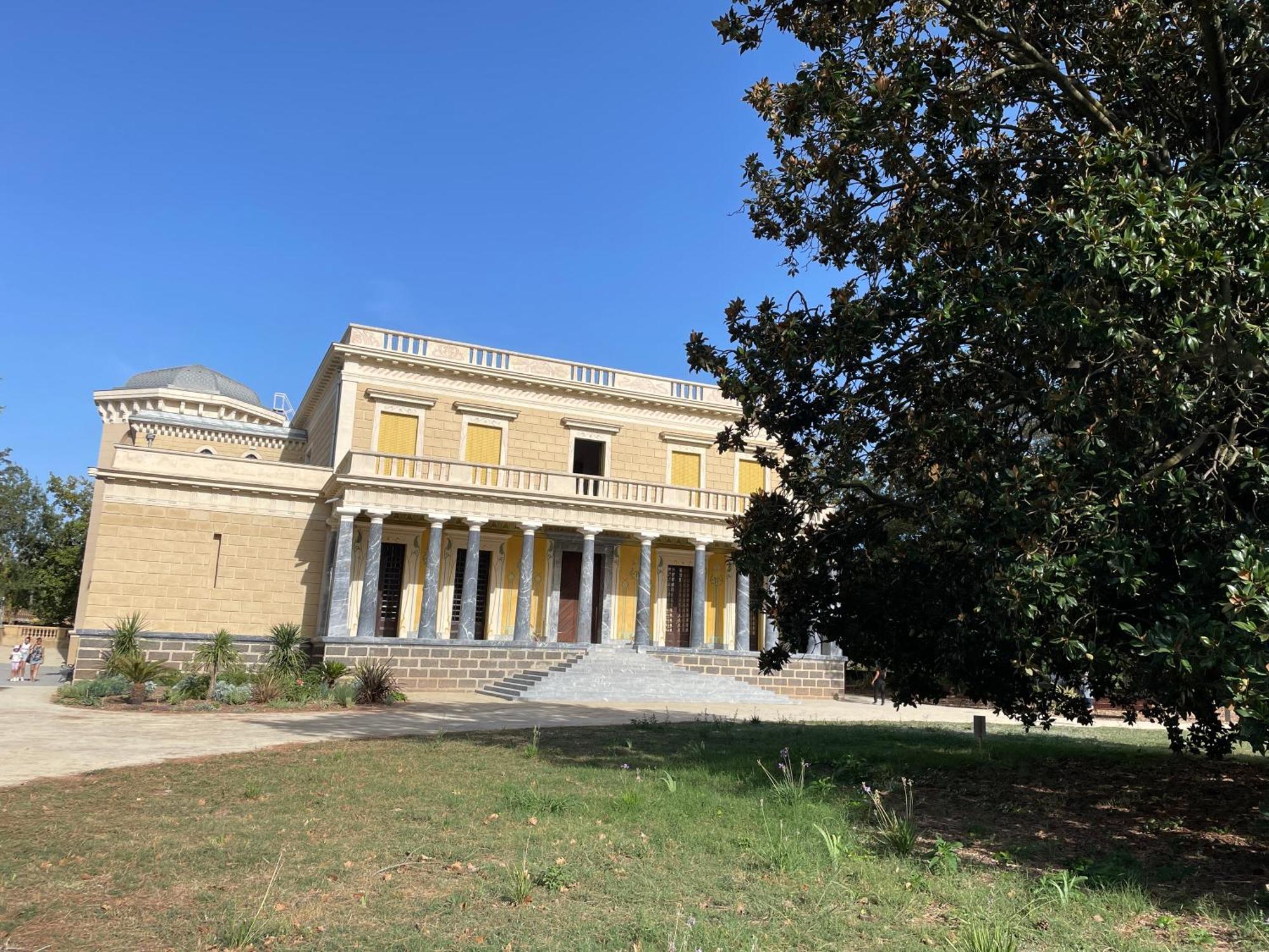 Val des Bruyères: Pézenas Gîte with Terrace and Private Parking Neffies Exterior photo